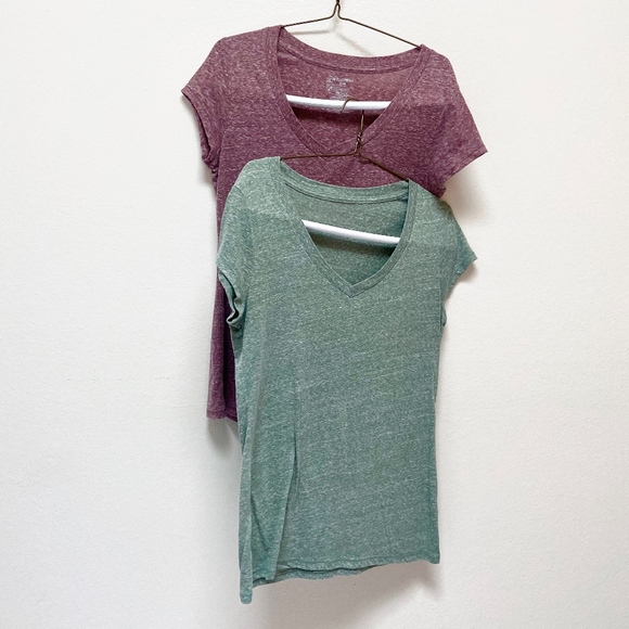 No Boundaries Tops - Pair of XL V-Neck T-shirts